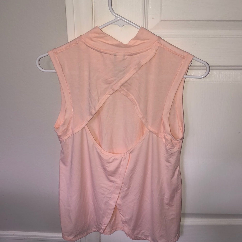 Super cute workout top!